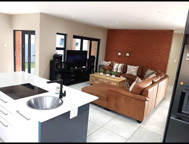 4 BEDROOM HOUSE FOR SALE IN MIDSTREAM RIDGE